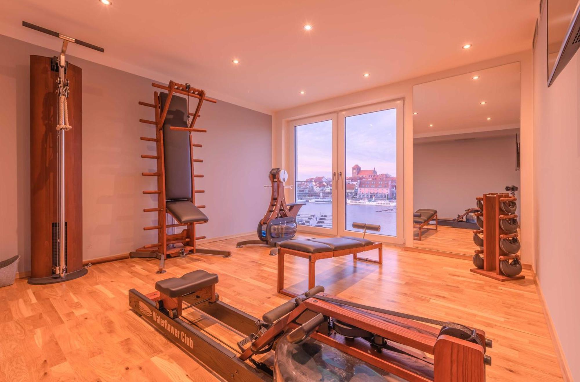 Mueritz Utkiek - Apartment Mit Seeblick & Balkon In Der Hafenresidenz Waren  Extérieur photo
