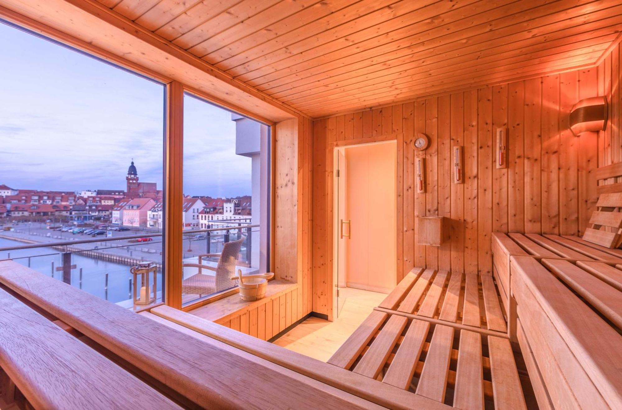Mueritz Utkiek - Apartment Mit Seeblick & Balkon In Der Hafenresidenz Waren  Extérieur photo