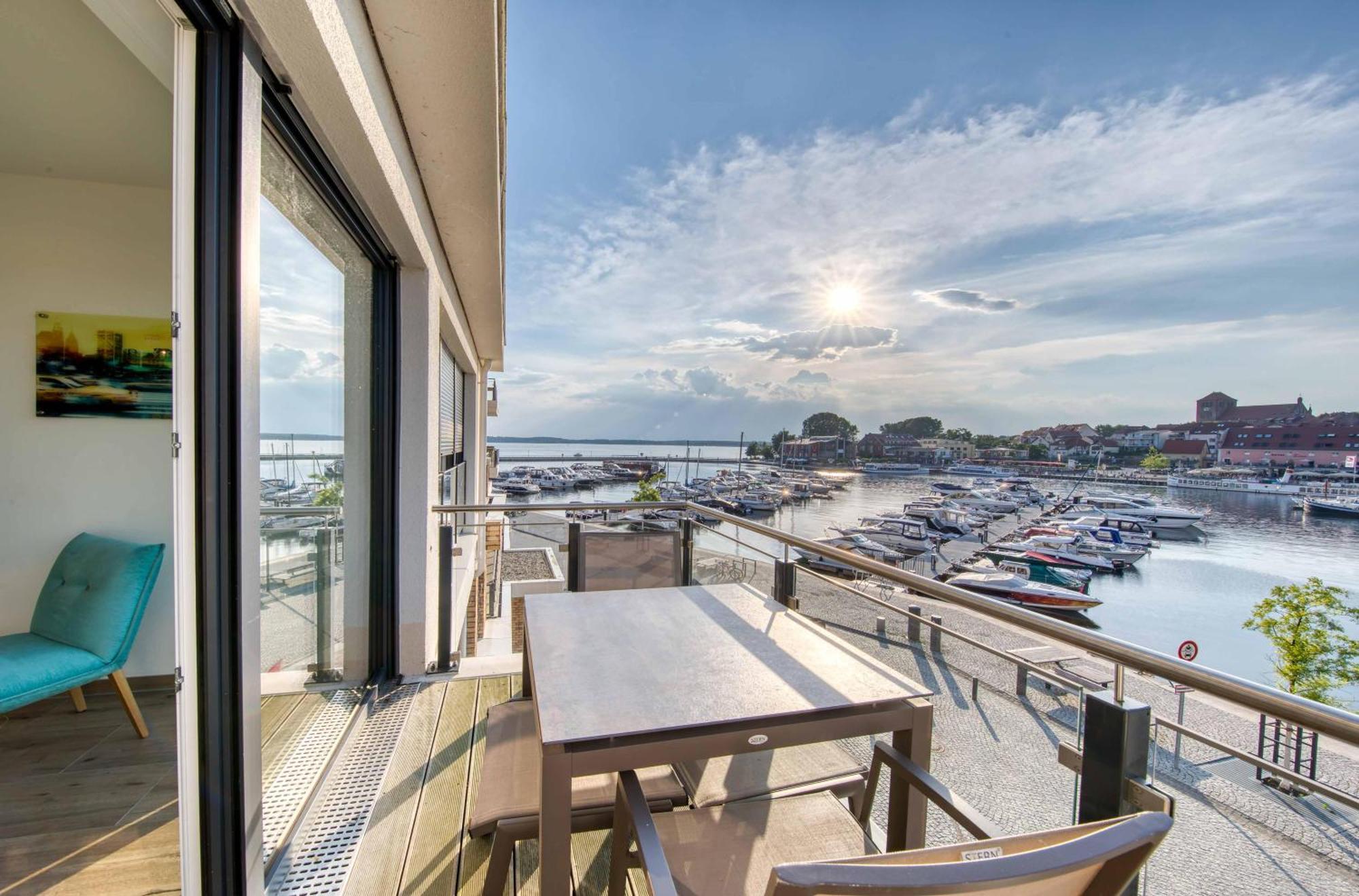 Mueritz Utkiek - Apartment Mit Seeblick & Balkon In Der Hafenresidenz Waren  Extérieur photo