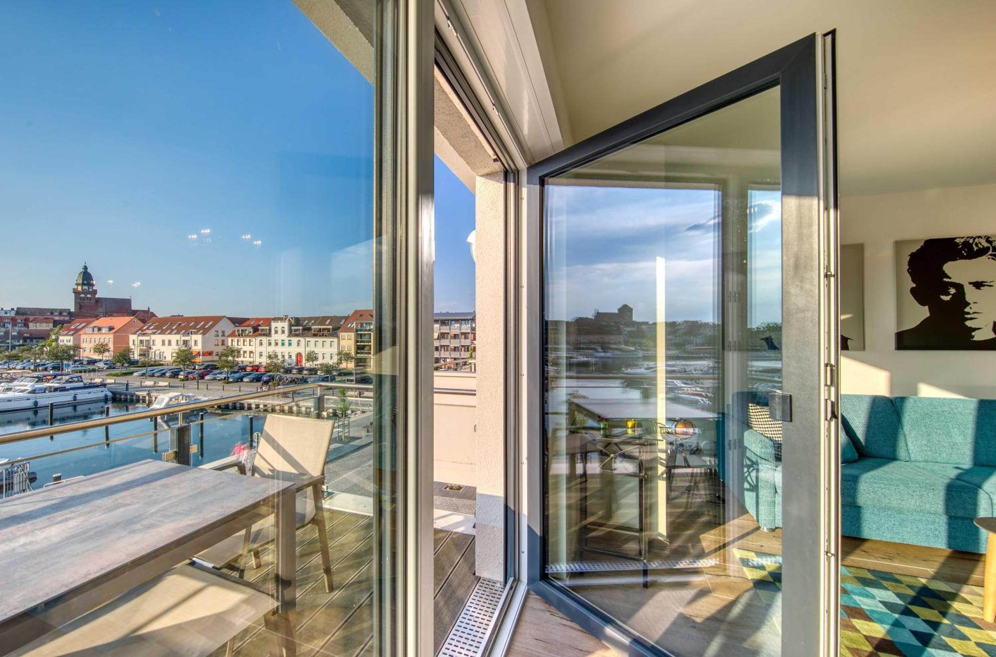 Mueritz Utkiek - Apartment Mit Seeblick & Balkon In Der Hafenresidenz Waren  Extérieur photo